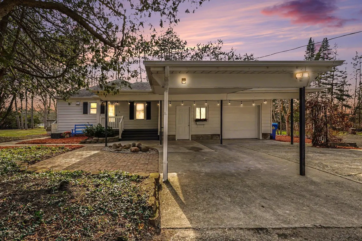 1113 E Chippewa River Road, Midland, MI 48640 - #1