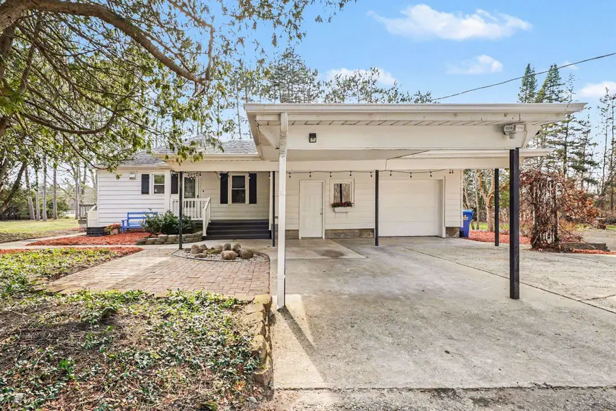 1113 E Chippewa River Road, Midland, MI 48640 - #2