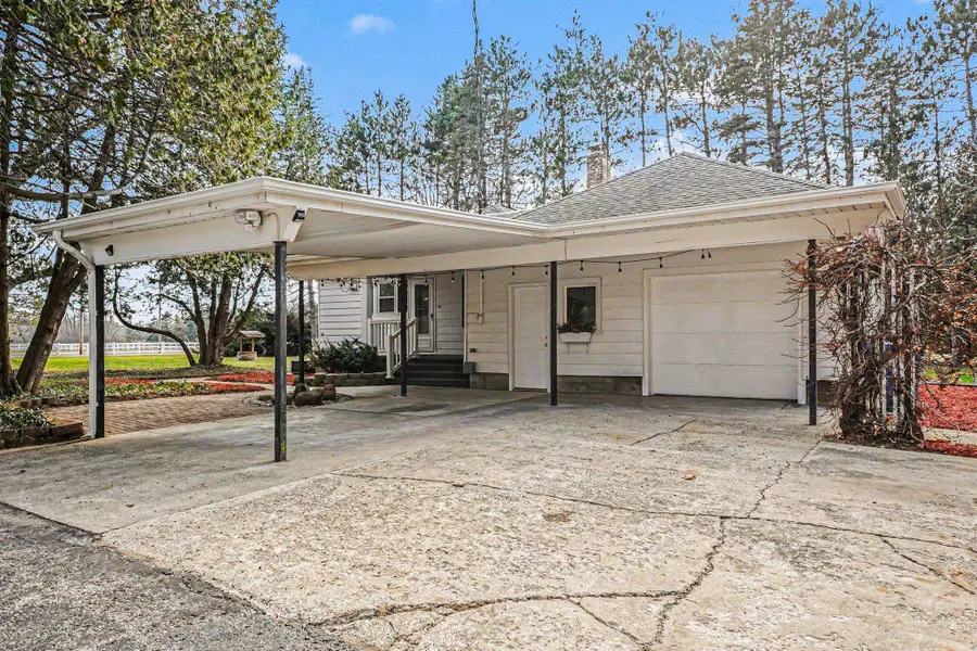 1113 E Chippewa River Road, Midland, MI 48640 - #3