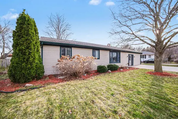 9855 Elmwood Drive, Freeland, MI 48623