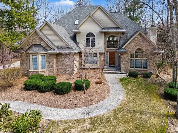 6112 Courtside, Midland, MI 48642