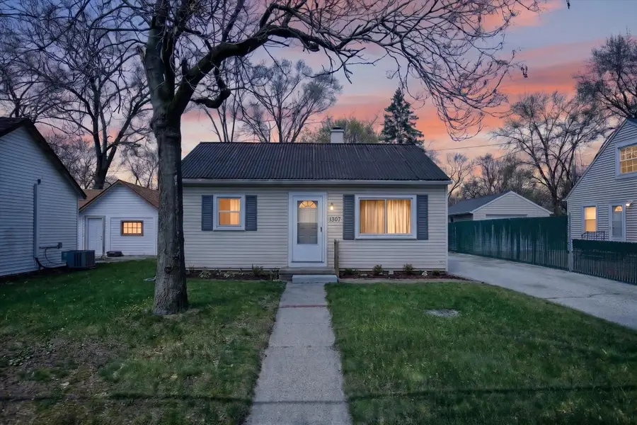 1307 E Haley Road, Midland, MI 48642 - #2