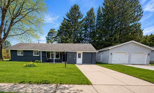106 Avis Court, Pinconning, MI 48650