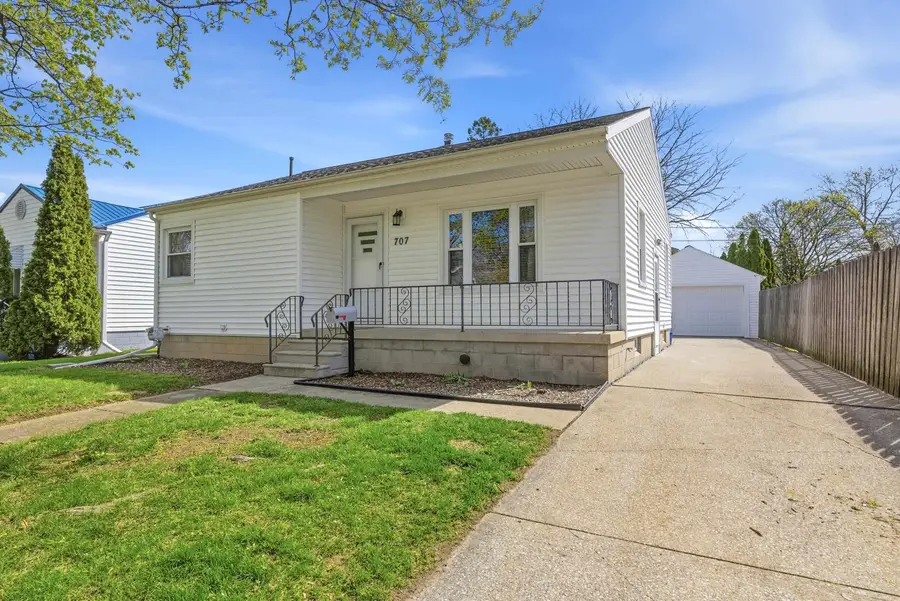 707 Raymond Street, Bay City, MI 48706 - #2