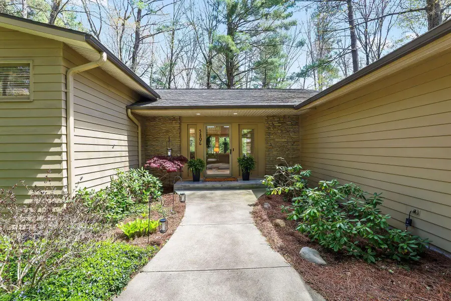 5806 Woodbridge Lane, Midland, MI 48640 - #2