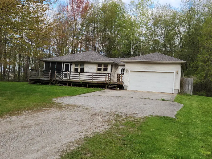 5929 N Water Road, Sanford, MI 48657 - #3