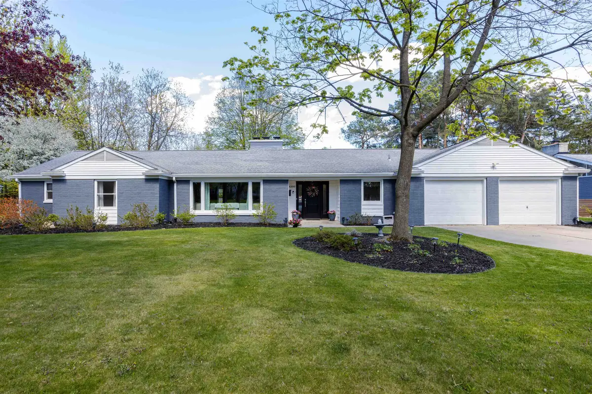 4300 Castle Drive, Midland, MI 48640 - #1
