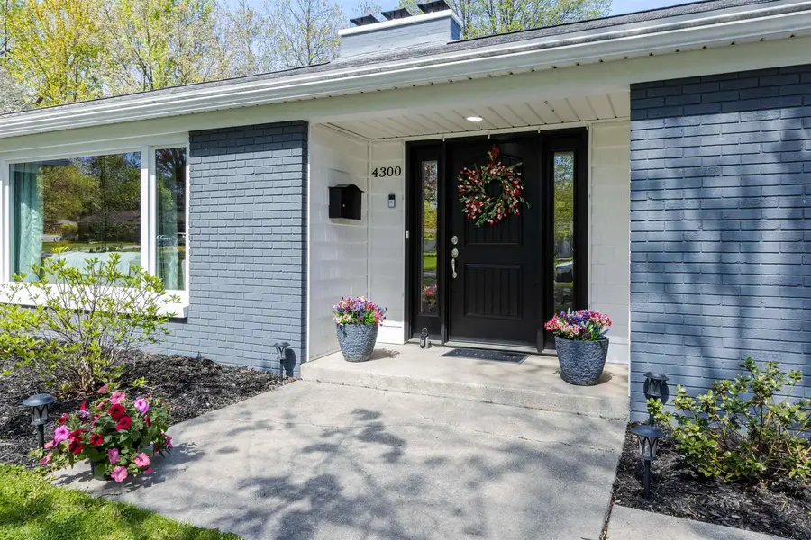 4300 Castle Drive, Midland, MI 48640 - #2