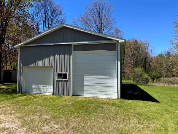 6273 N Swede Road, Rhodes, MI 48652
