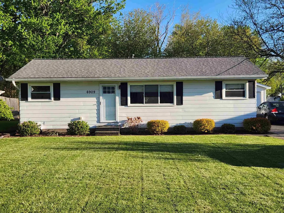 6909 Wallace Drive, Saginaw, MI 48609 - #1