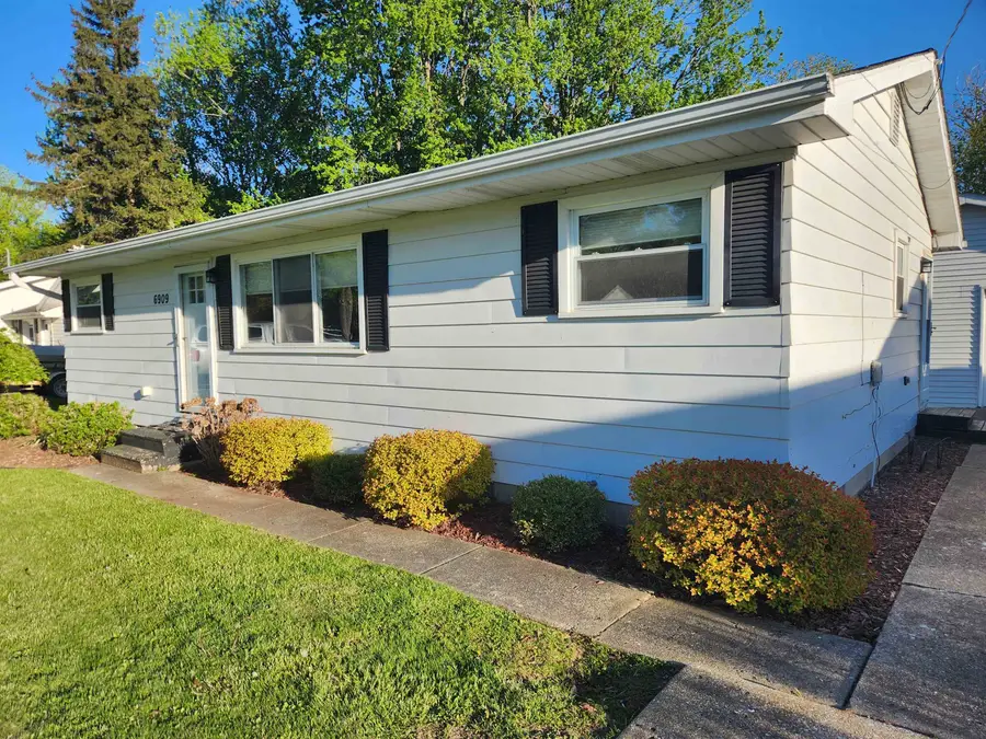 6909 Wallace Drive, Saginaw, MI 48609 - #2