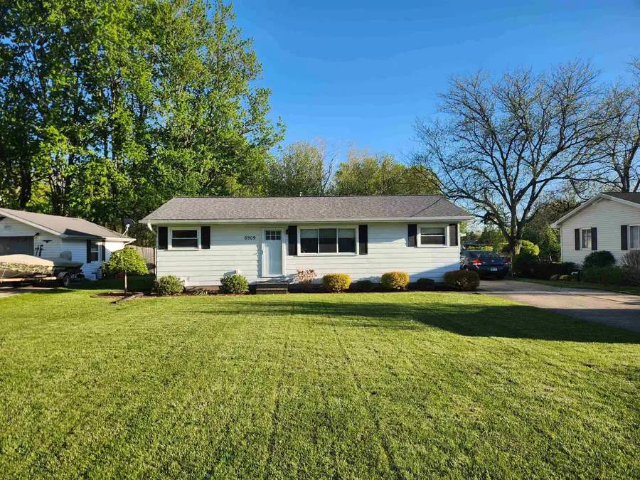 6909 Wallace Drive, Saginaw, MI 48609 - #3