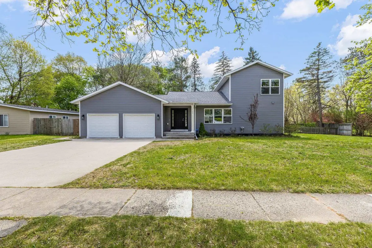 1502 E Sugnet Road, Midland, MI 48642 - #1