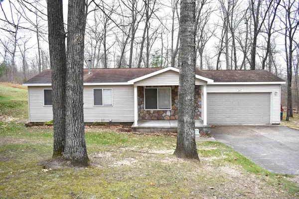 207 raccoon Trail, Houghton Lake, MI 48629
