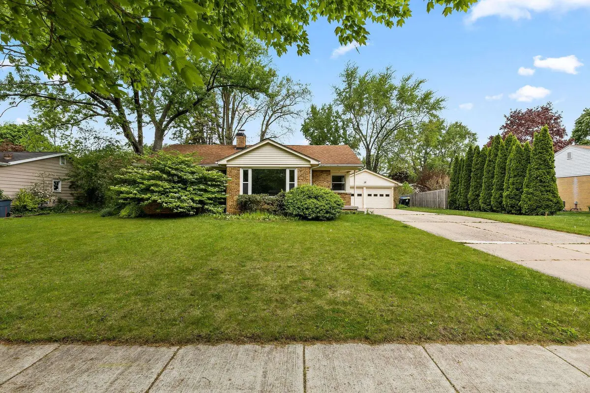 809 E Meadowbrook Drive, Midland, MI 48642 - #1