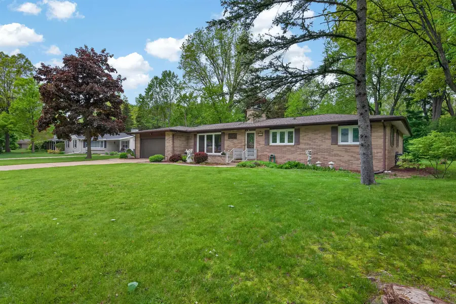 404 Hunters Ridge, Midland, MI 48460 - #2
