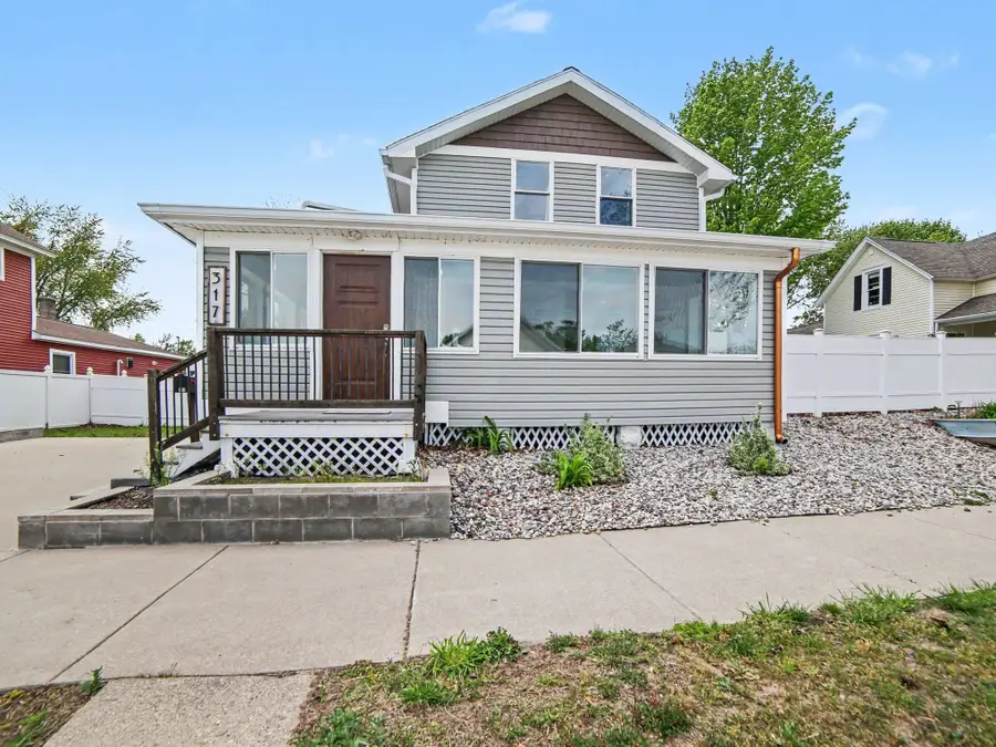 317 N Robert Street, Ludington, MI 49431 - #3