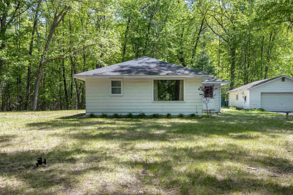 2512 N Smith Street, Sanford, MI 48657 - #1