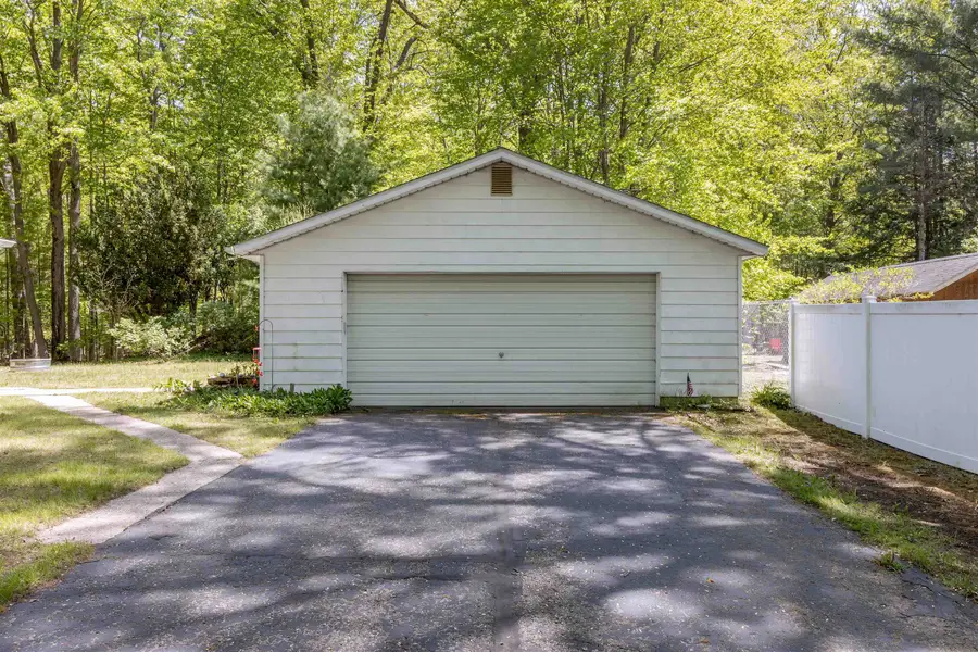 2512 N Smith Street, Sanford, MI 48657 - #2