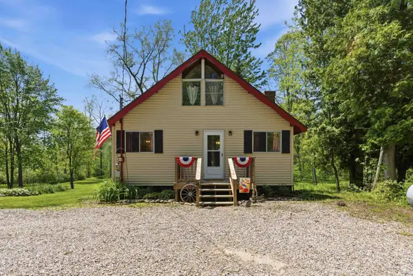 2710 S Whitney Beach Road, Beaverton, MI 48612