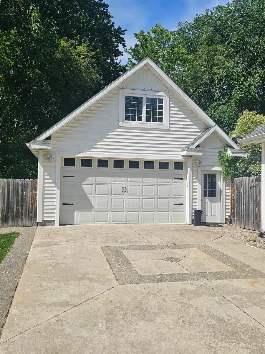 614 W Sugnet Street, Midland, MI 48640 - #3