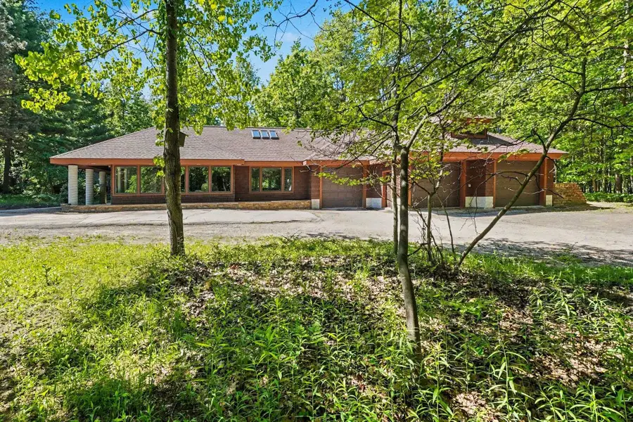 3318 E Shady Ridge Lane, Midland, MI 48642 - #2