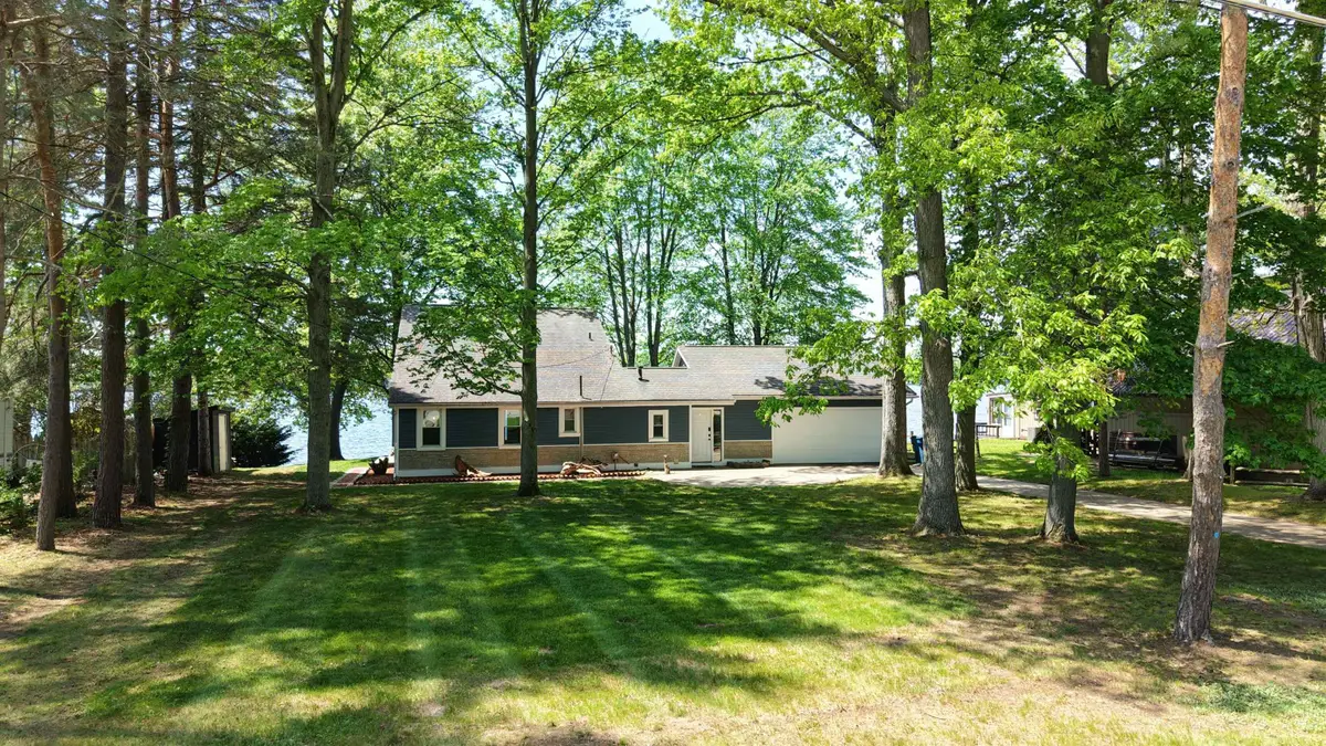 2669 N Lakeview Drive, Sanford, MI 48657 - #1
