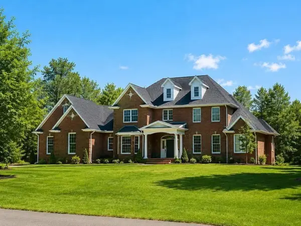 2425 E Cardinal Drive, Midland, MI 48642