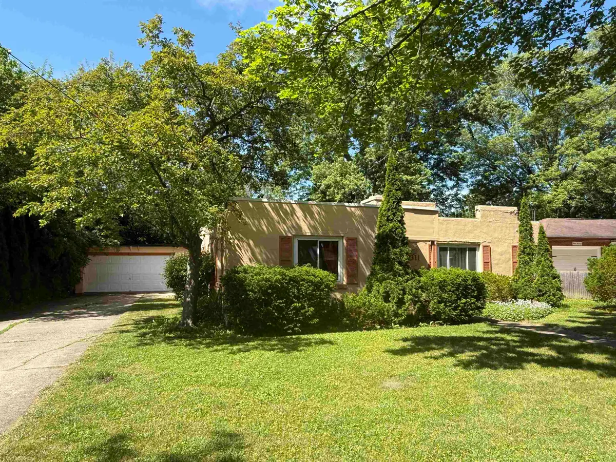 311 W Nelson Street, Midland, MI 48642 - #1