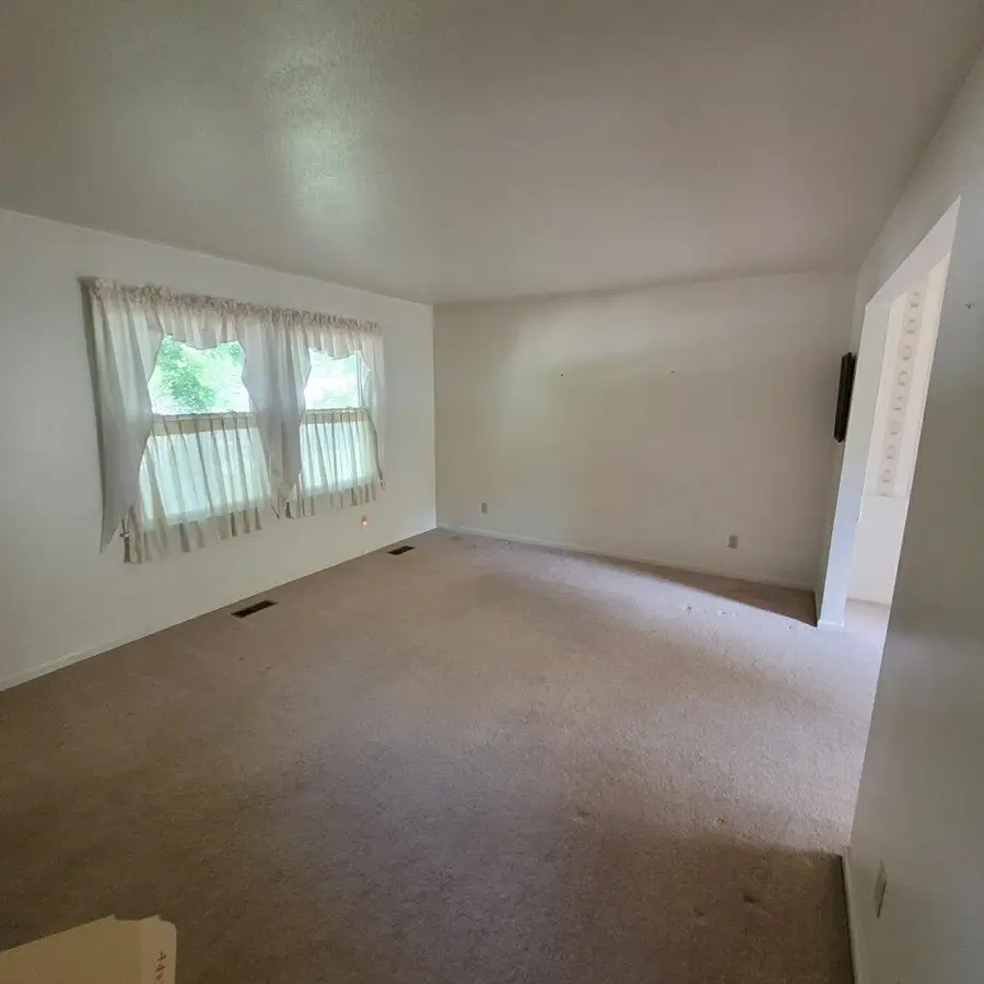 4402 Robinhood Terrace, Midland, MI 48642 - #2