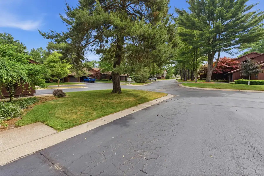 4905 Grandview Circle, Midland, MI 48640 - #2