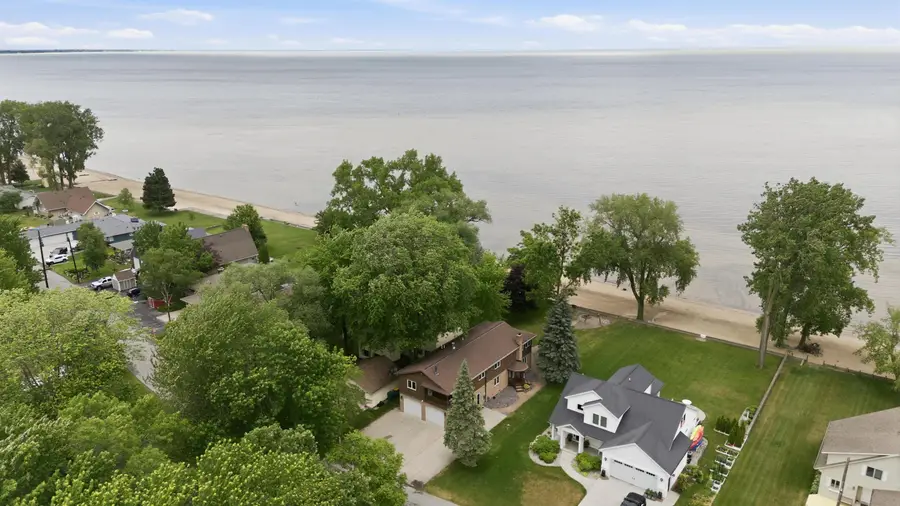 277 Donohue Drive, Bay City, MI 48706 - #2