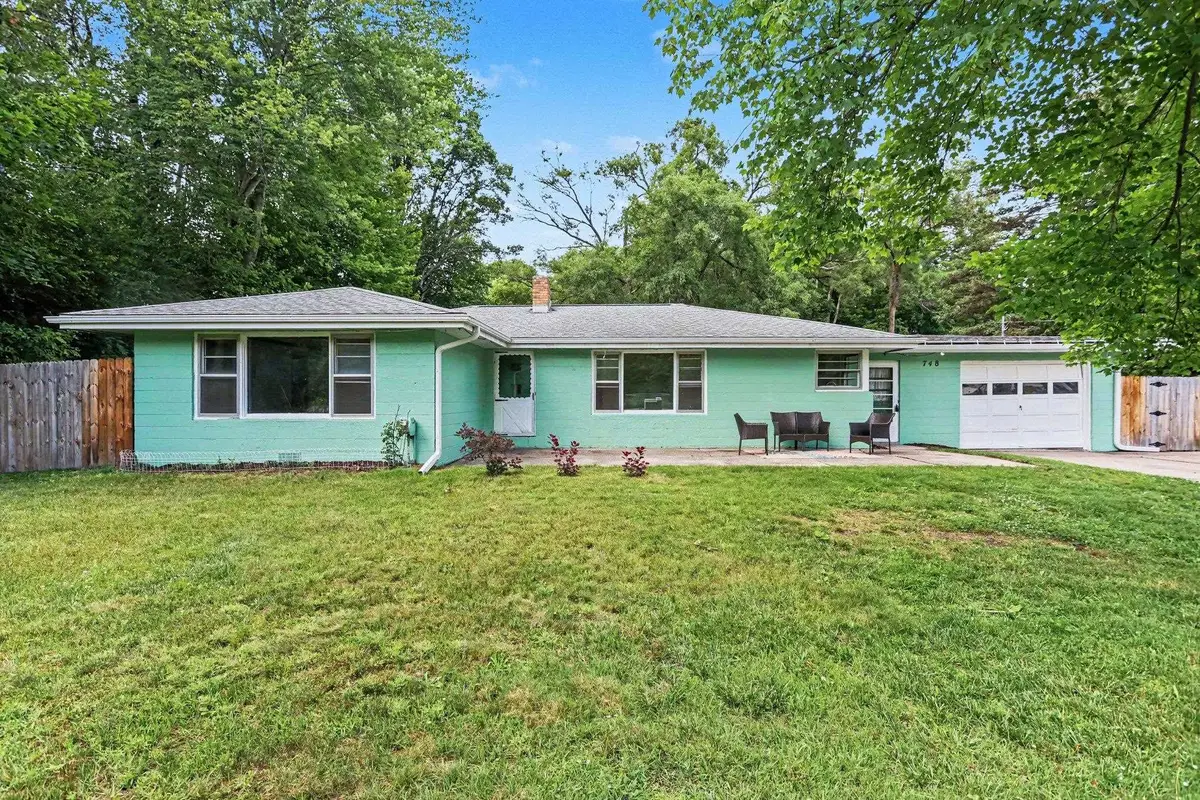 748 W Irish Street, Sanford, MI 48657 - #1