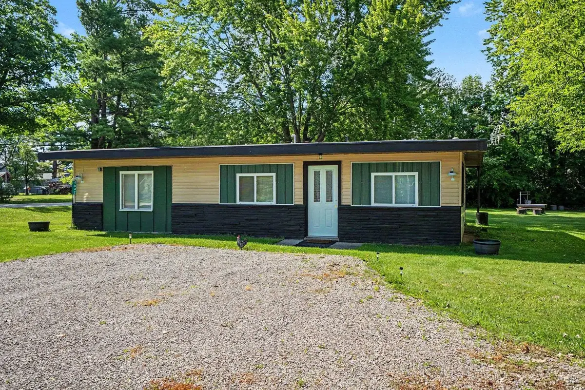 4042 S Oak Drive, Beaverton, MI 48612 - #1