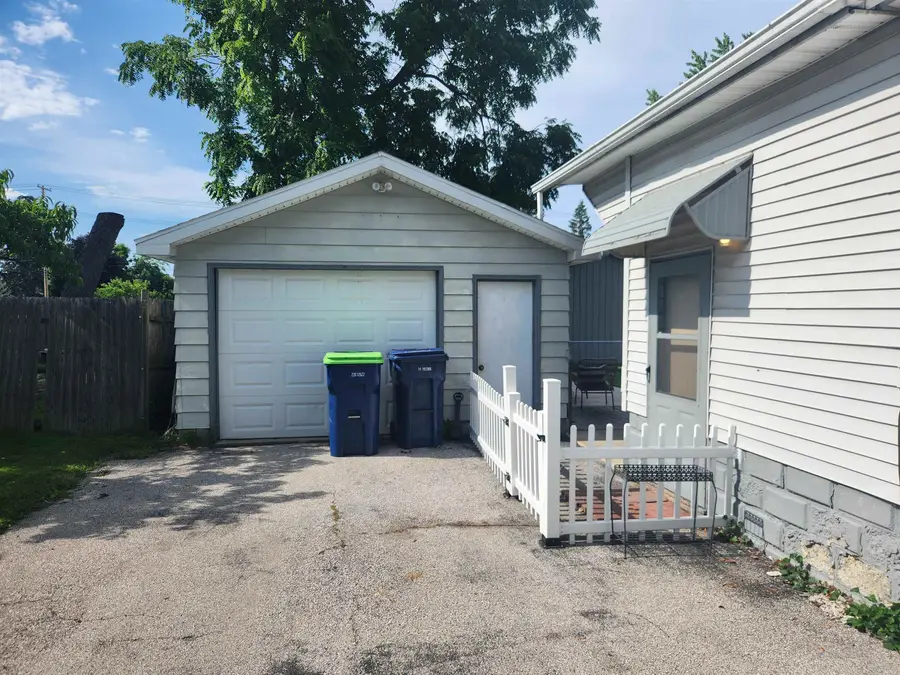 809 Bradfield Street, Bay City, MI 48706 - #3