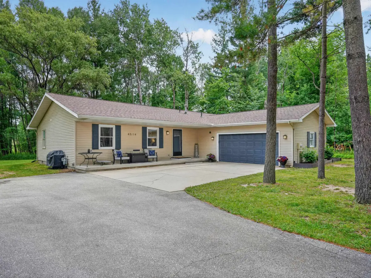4514 W Salisbury Drive, Gladwin, MI 48624 - #1