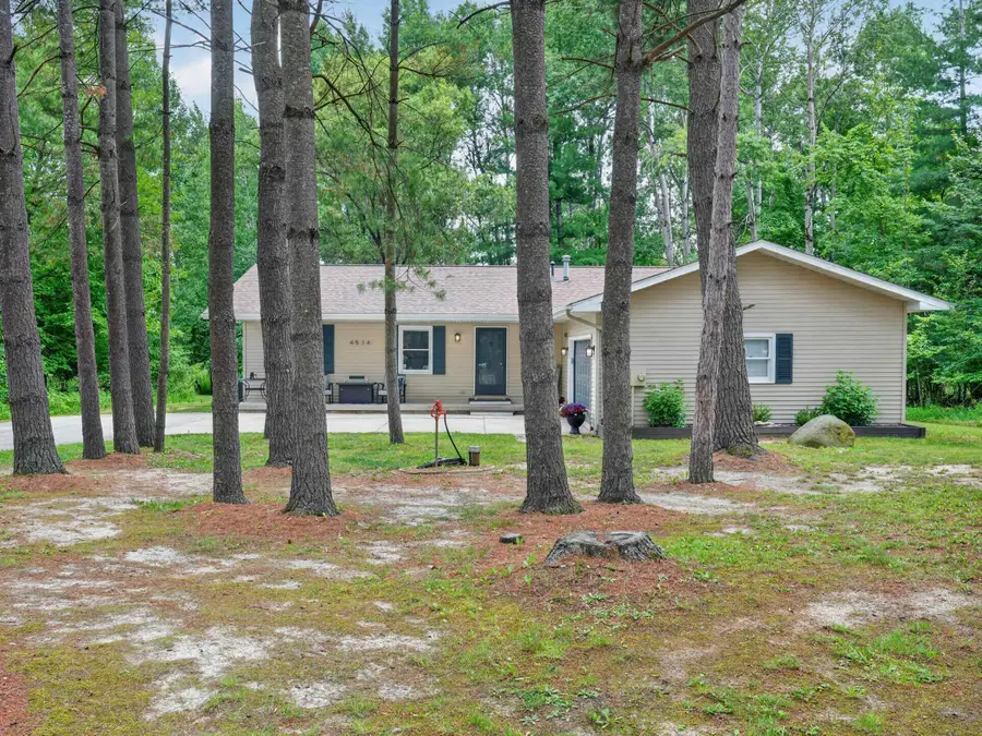 4514 W Salisbury Drive, Gladwin, MI 48624 - #2