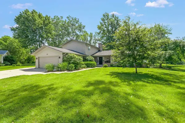 605 Woodhaven Place, Midland, MI 48640