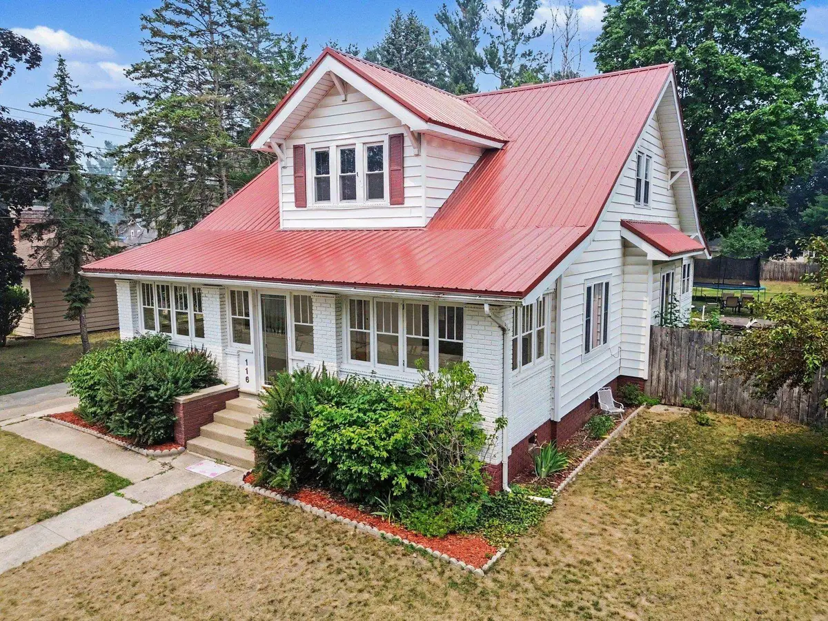 116 W Wheaton Avenue, Clare, MI 48618 - #1
