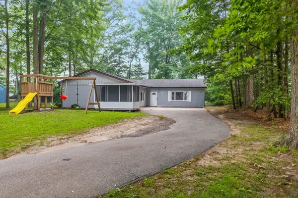 2515 N Peterson Drive, Sanford, MI 48657