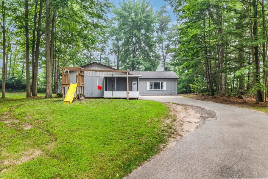 2515 N Peterson Drive, Sanford, MI 48657 - #2