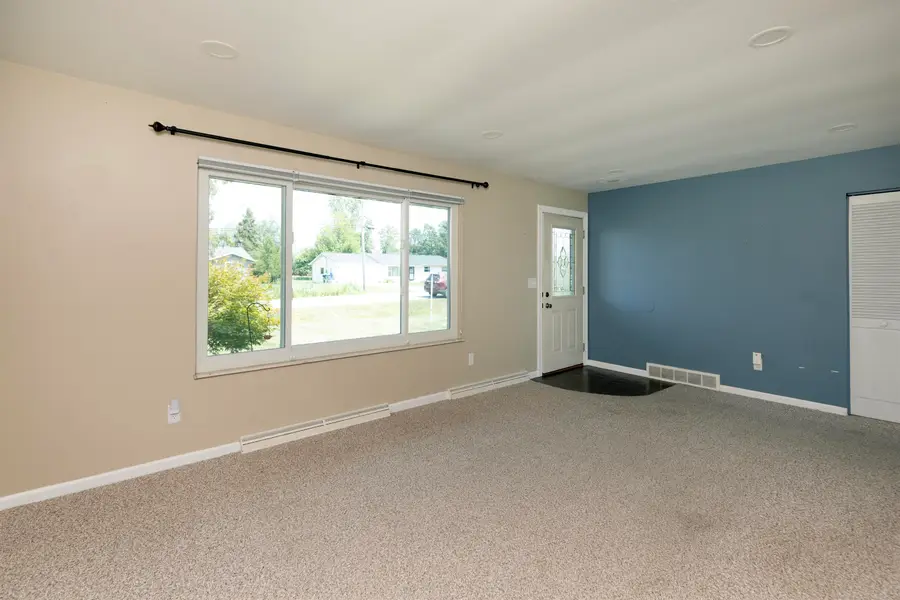 8601 Gilmour Lane, Freeland, MI 48623 - #2