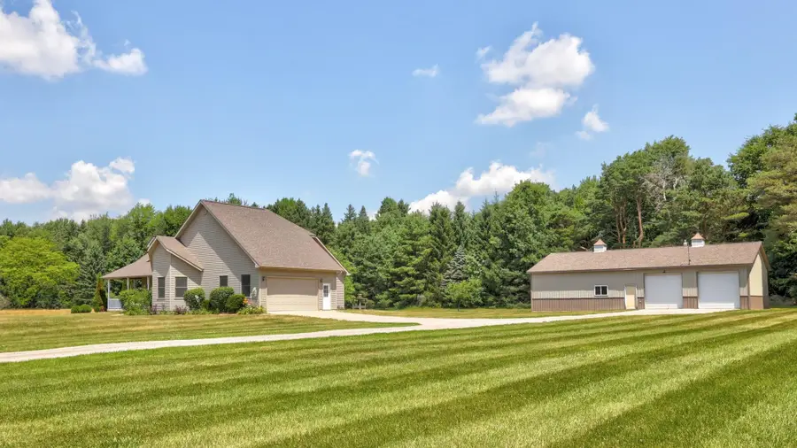 8605 Dixie Highway, Birch Run, MI 48415 - #2