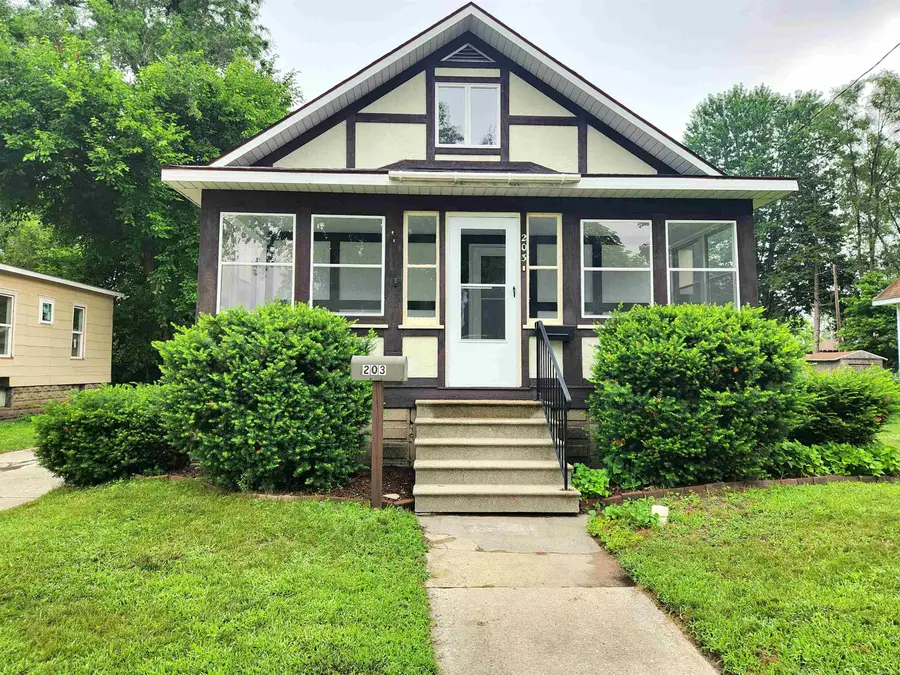 203 E Hines Street, Midland, MI 48640 - #2