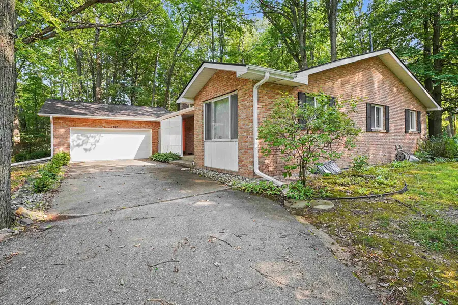 1380 E Oakwood Terrace, Midland, MI 48640 - #2
