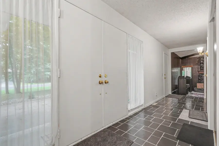 1380 E Oakwood Terrace, Midland, MI 48640 - #3
