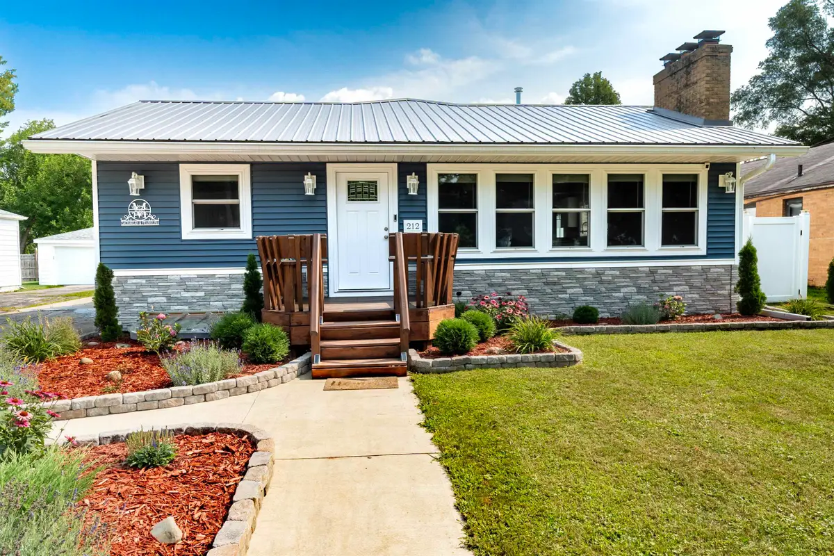 212 W Collins Street, Midland, MI 48640 - #1