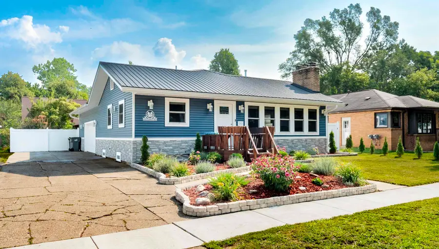 212 W Collins Street, Midland, MI 48640 - #2