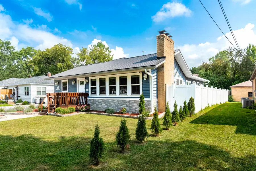 212 W Collins Street, Midland, MI 48640 - #3