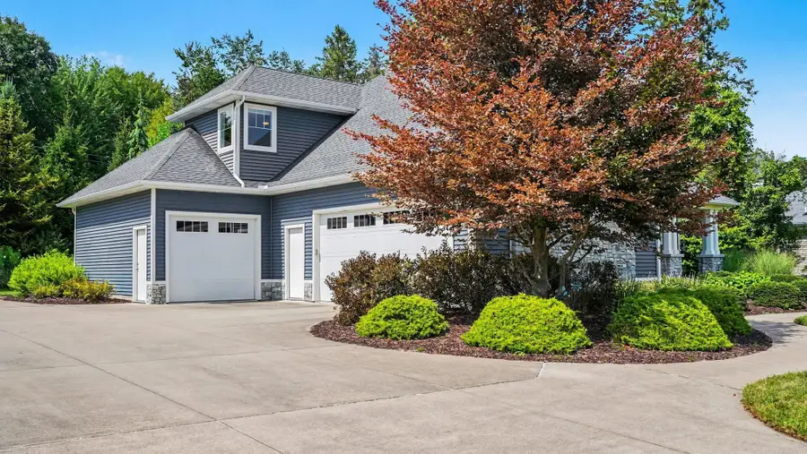 5701 Pondview Drive, Midland, MI 48640 - #3
